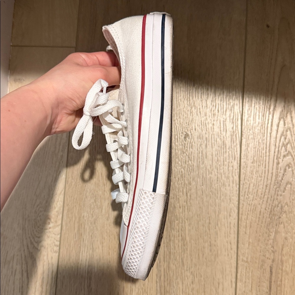 Converse - Picture 2 of 5